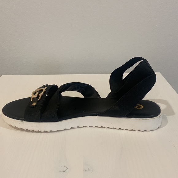 GBG L.A. Black Sandal with Small Platform - Picture 5 of 11
